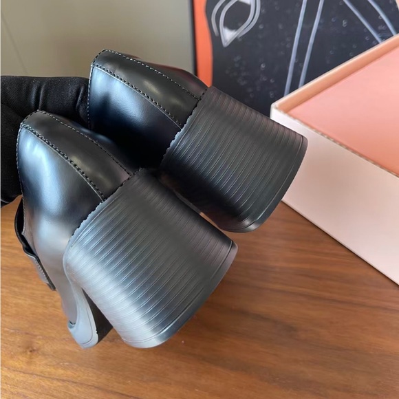 Miu Miu Black Leather Loafers - Picture 6 of 7